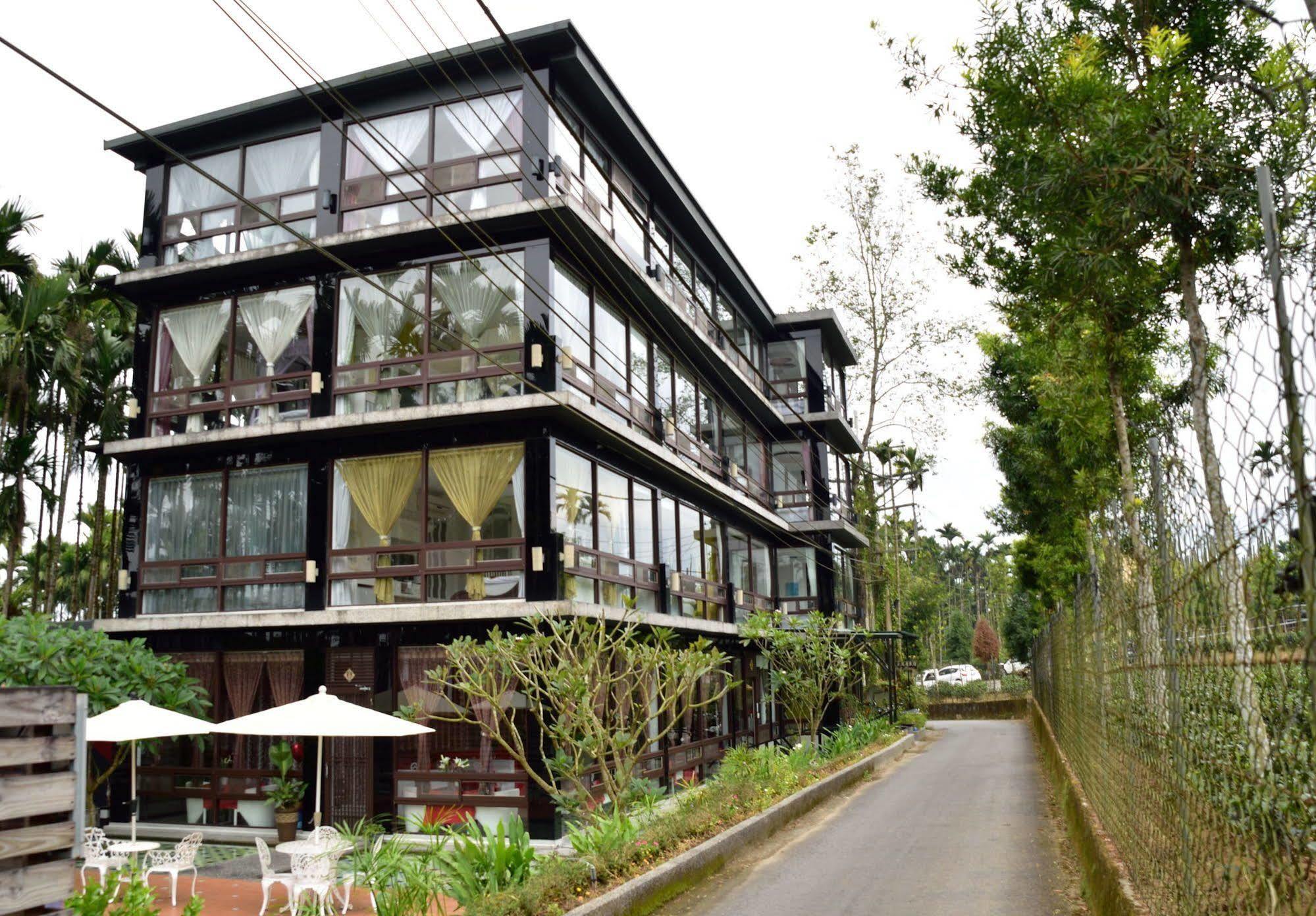 Full House Bed And Breakfast Nantou Экстерьер фото