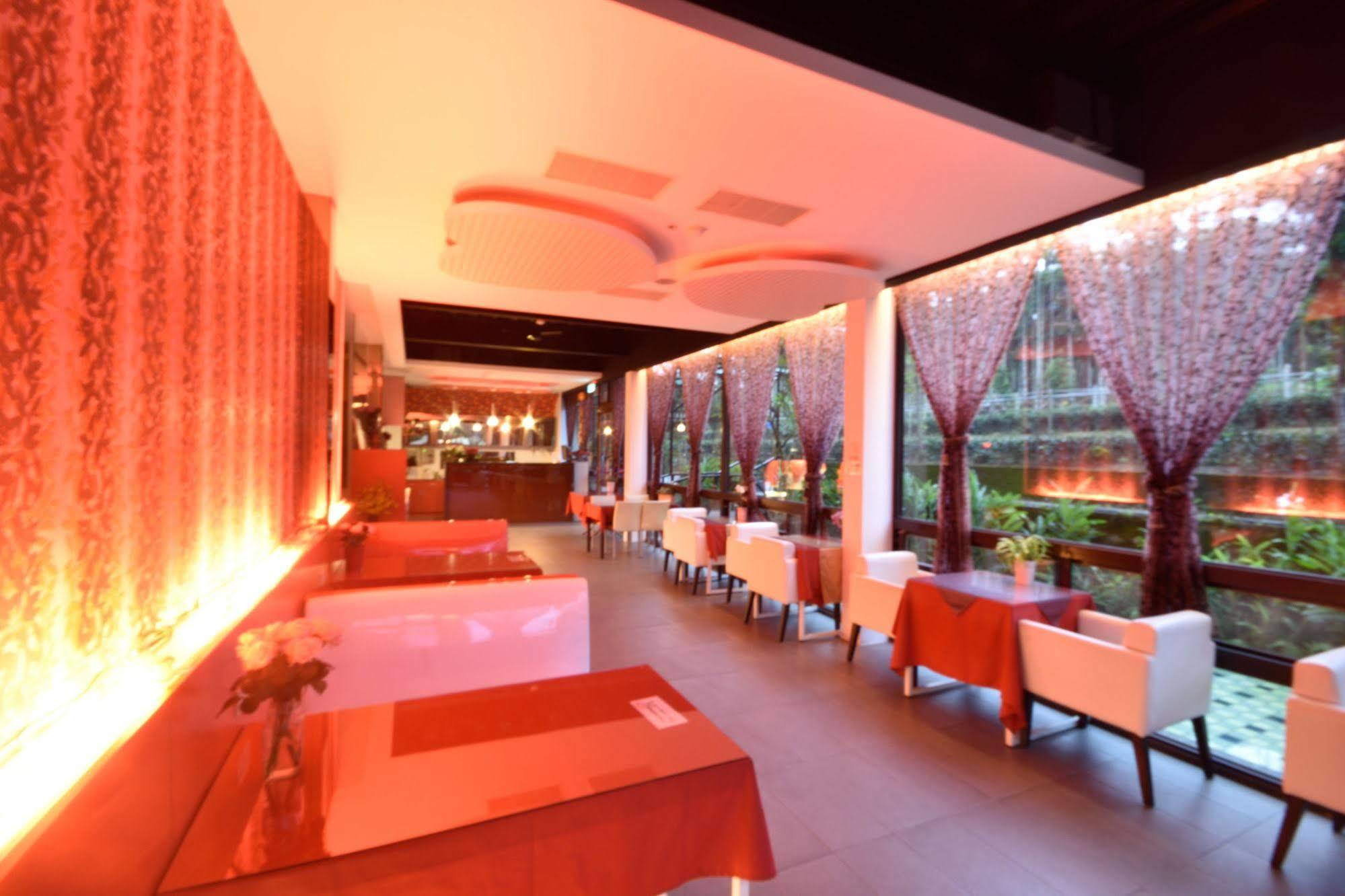 Full House Bed And Breakfast Nantou Экстерьер фото
