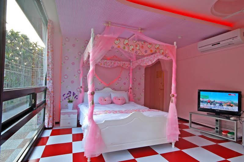 Full House Bed And Breakfast Nantou Экстерьер фото